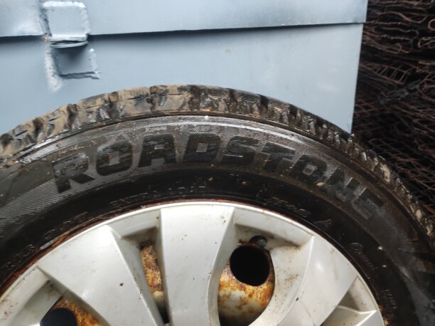 Легковые шины Roadstone Winguard Winspike 215/60 R16 4 шт.