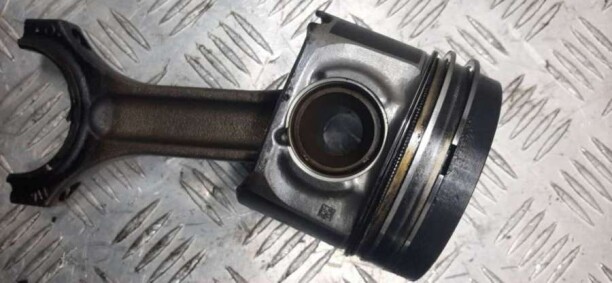 Поршень для BMW 5 серия F10, F11 2009-2013