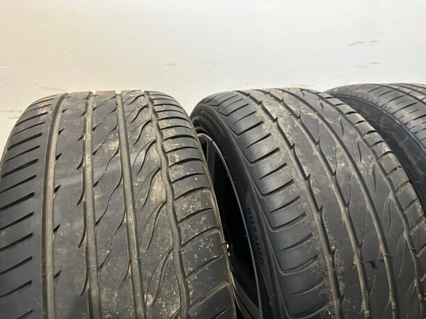 Легковые шины Farroad FRD 26 255/40 R19 2 шт.