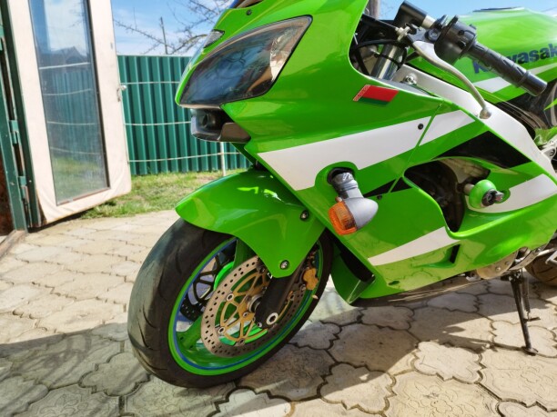 Купить мотоцикл Kawasaki ZRX zx9r за 4200 $, с пробегом