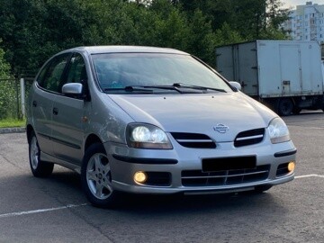 Nissan Almera Tino, 2001 г.