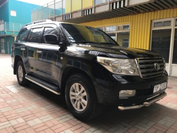 Toyota Land Cruiser J200, 7 мест, 2009 г.