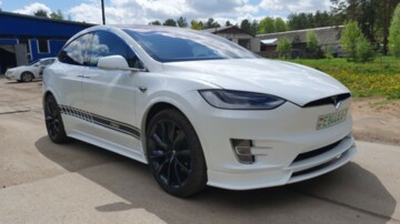 Tesla Model X, 7 мест, 2017 г.