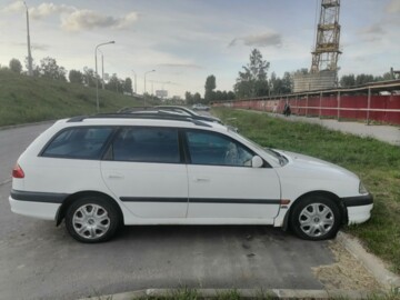 Toyota Avensis I (T220) · Рестайлинг, 2001 г.