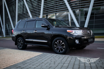 Toyota Land Cruiser J200 · Рестайлинг, 7 мест, 2012 г.