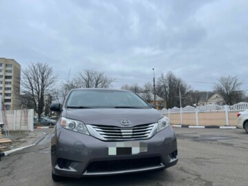 Toyota Sienna III (XL30), 7 мест, 2010 г.