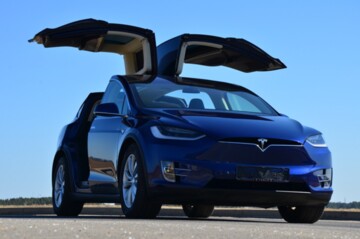 Tesla Model X, 6 мест, 2016 г.