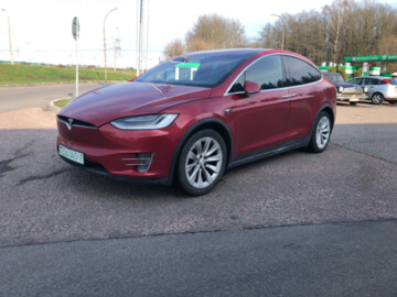Tesla Model X, 7 мест, 2017 г.