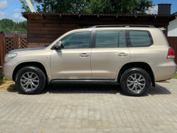 Toyota Land Cruiser J200, 7 мест, 2008 г.
