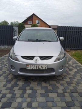 Mitsubishi Grandis, 7 мест, 2005 г.
