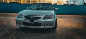 Mazda 323F, 2000 г.