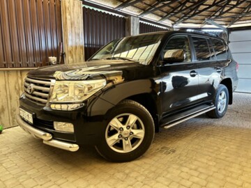 Toyota Land Cruiser J200, 7 мест, 2010 г.