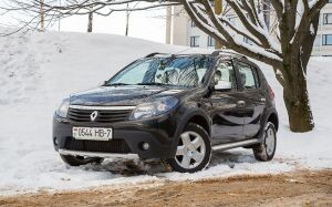 Бюджетник на подъёмнике. «С работающим кондиционером Renault Sandero Stepway просто не едет!»