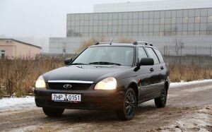 Lada Priora Wagon на подъёмнике. «Не знаю, что должно произойти, чтобы эти автомобили перестали гнить»