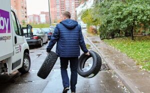 «Зарплата еще не скоро, а ездить нужно сейчас». Выясняем, какие шины белорусу по карману