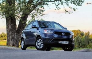SsangYong Actyon на подъемнике. «Это уже не рамный внедорожник, но ездить в лес и на рыбалку он не боится»
