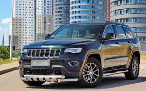 «Эта машина выручит в любой ситуации». Jeep Grand Cherokee (WK2) на подъемнике