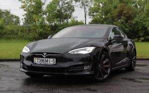 «Tesla тоже ржавеет». Ищем коррозию на самой быстрой Model S