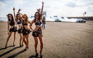 «Шуры-муры случаются не только с пилотами». Grid girls о машинах, дрифте и личной жизни