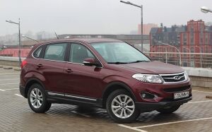 Chery Tiggo 5 на подъемнике. «Машина новая, а столько денег вытянула за год»