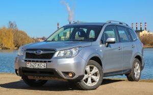 Subaru Forester на подъемнике. «Машина хорошая, обслуживание — дорогое»