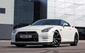 Редкий зверь. Nissan GT-R — быстрый, как молния