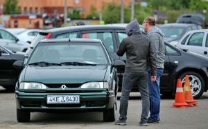 «Цены упали, но скоро халява закончится». Что происходит на крупнейших авторынках страны