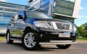 Nissan Patrol на подъемнике. «Весит почти 3 тонны, а рвет до сотни за 6,6 секунды»