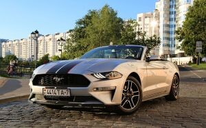 Тачка из США. Девушка купила битый Ford Mustang и поделилась стоимостью ремонта