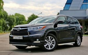 Toyota Highlander на подъемнике. «На европейском бензине расход ниже на 20%»