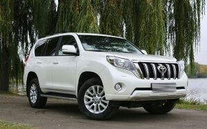 Toyota Land Cruiser Prado (J150) на подъемнике. «Блок стабилизации подвески стоил $1 000»
