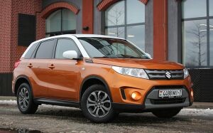 Suzuki Vitara на подъемнике. «Машина просто неубиваемая»