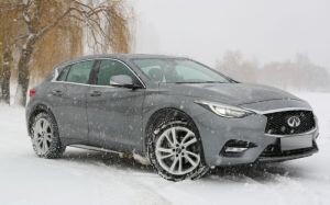 Infiniti Q30 на подъемнике. «Под капотом — дизельный мотор Renault»