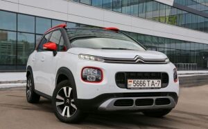 Citroen C3 Aircross на подъемнике. «Когда завод остановился, дилер уступил 2 000 евро»