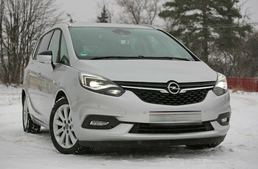 Opel Zafira на подъёмнике. Проверили состояние дизеля «только из Европы»