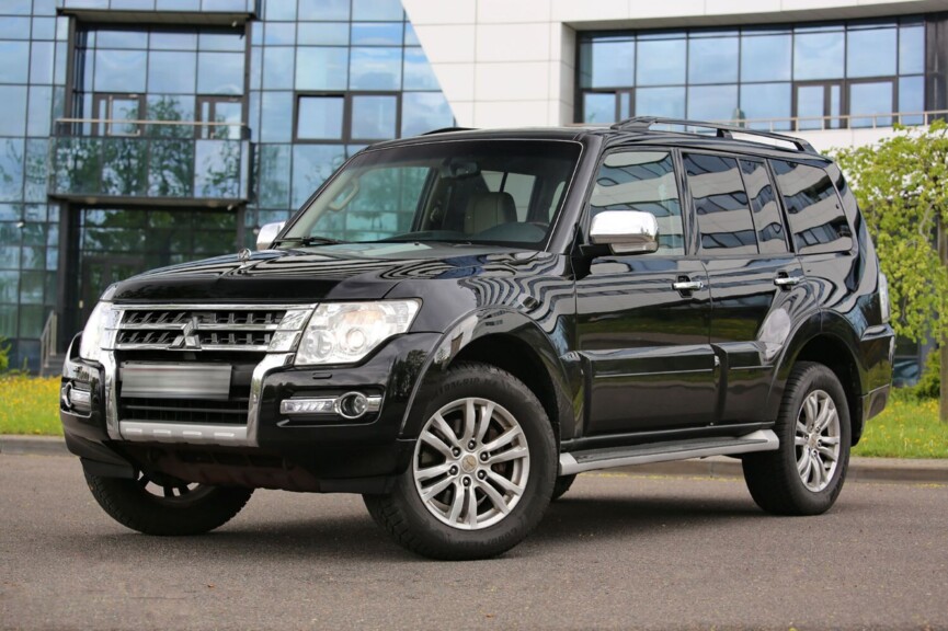 Mitsubishi Pajero не ломается? Проверили на подъёмнике внедорожник с пробегом 240 тысяч км