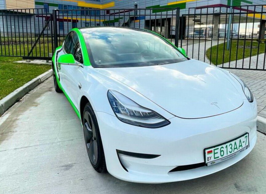 Нетрезвый минчанин второй раз попался на каршеринговой Tesla. Машину конфискуют?