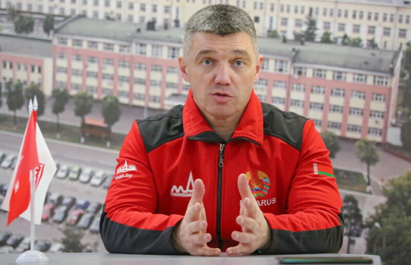 Сергей Вязович о своих машинах и «Дакаре»: «Летом езжу на Nissan GT-R, зимой — на Peugeot родителей»