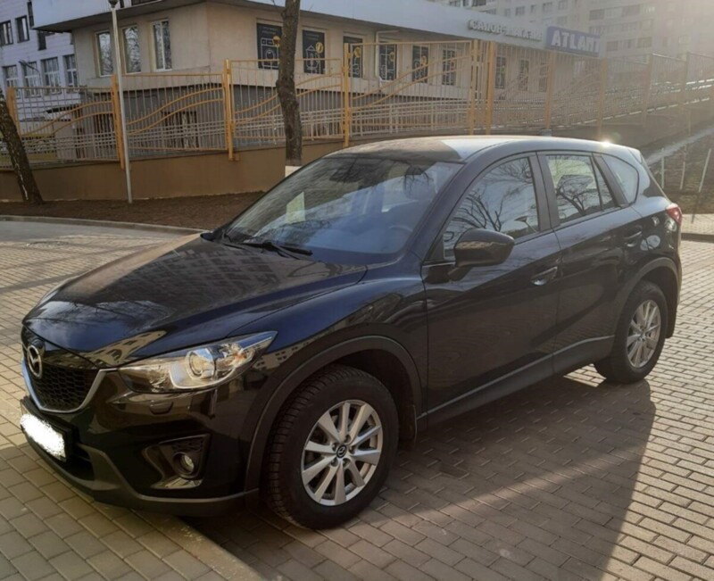 Нестраховой случай. Минчанин сбросил полено на Mazda соседа, потому что «не может купить такую машину»