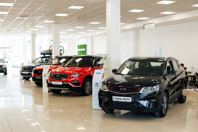 Плюс $5 тысяч к цене за Geely. На сколько подорожали машины в Беларуси за первый квартал 2022-го