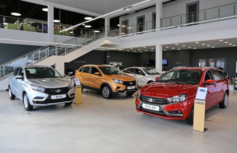 Lada в лидерах, Geely нагоняет. За три месяца в Беларуси было продано 9 тысяч новых машин