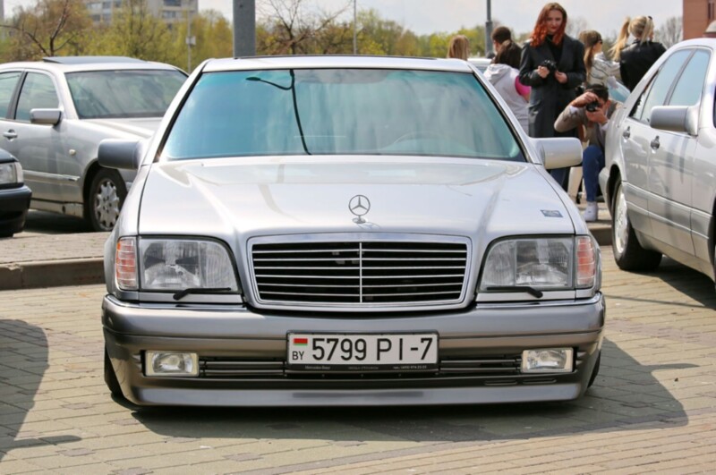 Никакого «колхоза»! В Минске собрались владельцы олдскульных Mercedes-Benz W140