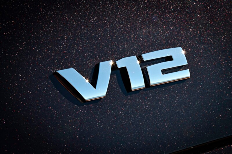 BMW собрала последний автомобиль с мотором V12