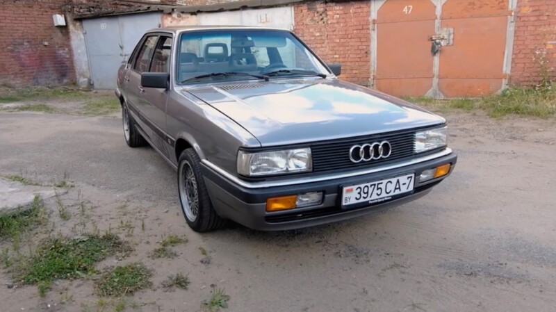 «Зачем вкладывать деньги в старое ведро?» Минчанин восстановил Audi 90 в сток