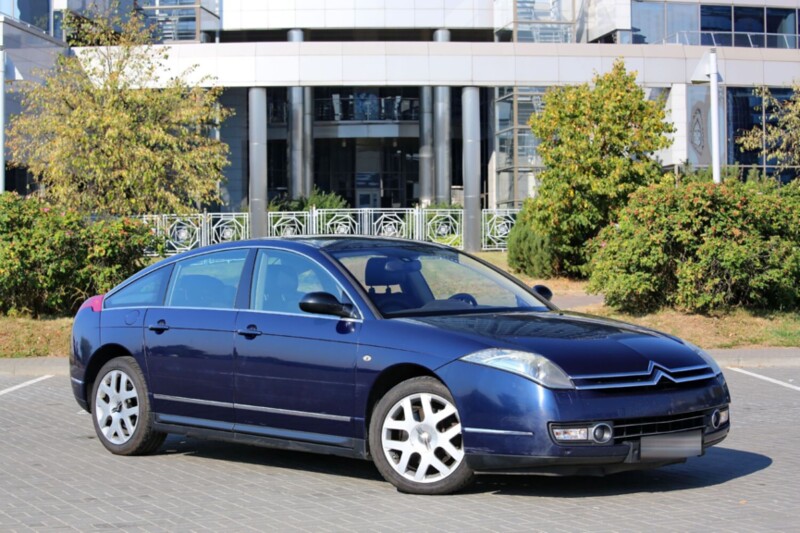 Французский люкс. Изучаем «президентский» Citroen C6 на подъёмнике