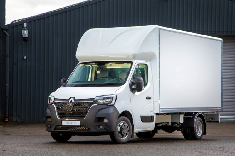 Renault начала продажу ограниченной партии изотермических фургонов Master под 0%
