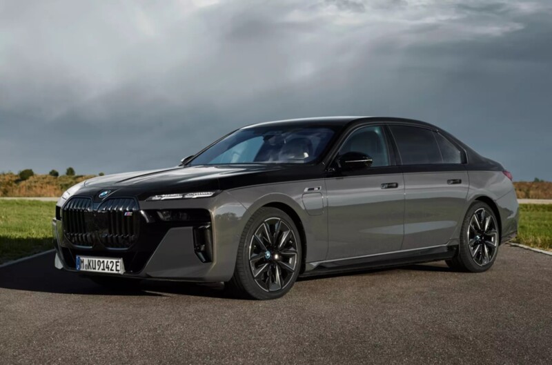 BMW добавила новые моторы для седана 7-й серии. Известны цены