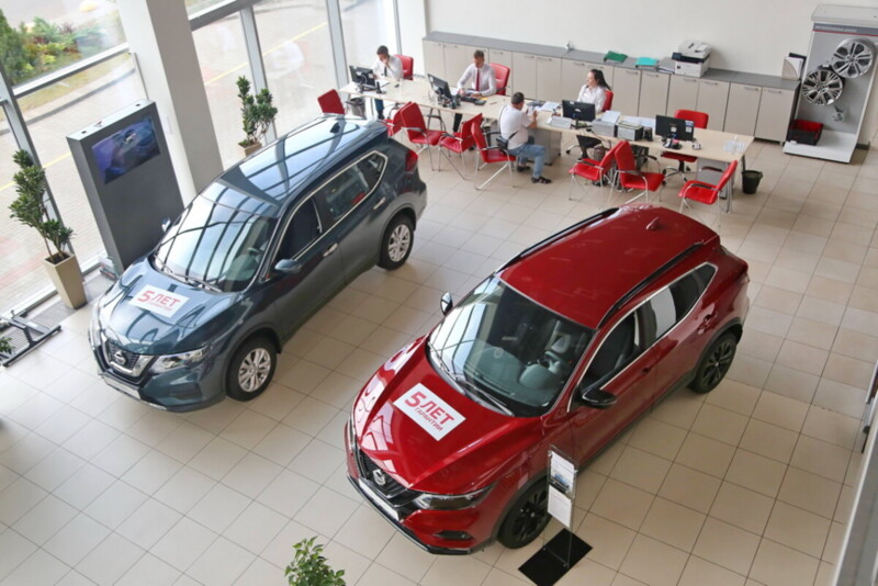«Дастер» дороже 90 000 руб., у VW Taos — непривычно высокий прайс. Сколько стоят кроссоверы в сентябре