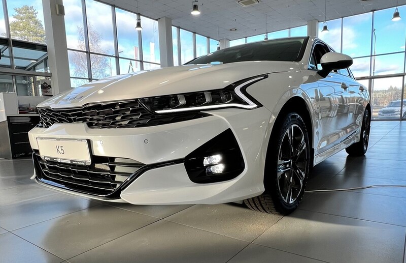 В белорусские центры прибыли первые седаны Kia K5. Чем они интересны?