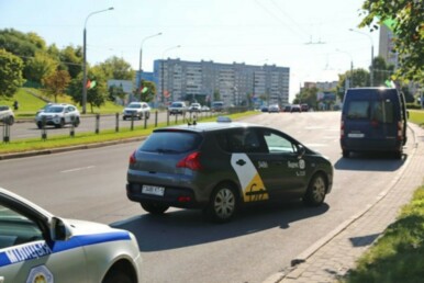 Водители уйдут в тень, а пострадает госбюджет. К чему приведёт реформа на рынке такси в Беларуси?